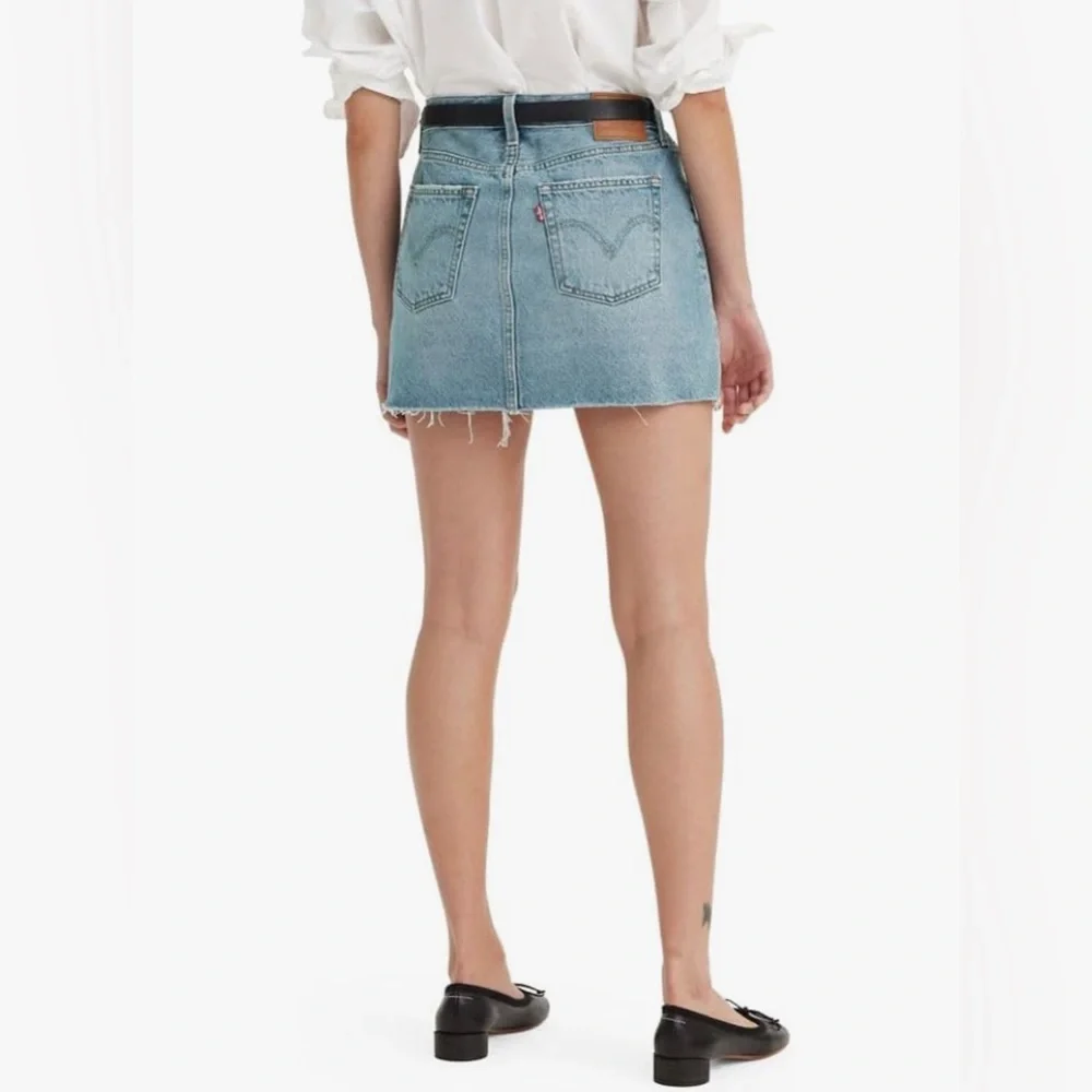 Levi's Women's Icon Skirt - Button Fly and Raw Hem - Picture 3 of 13